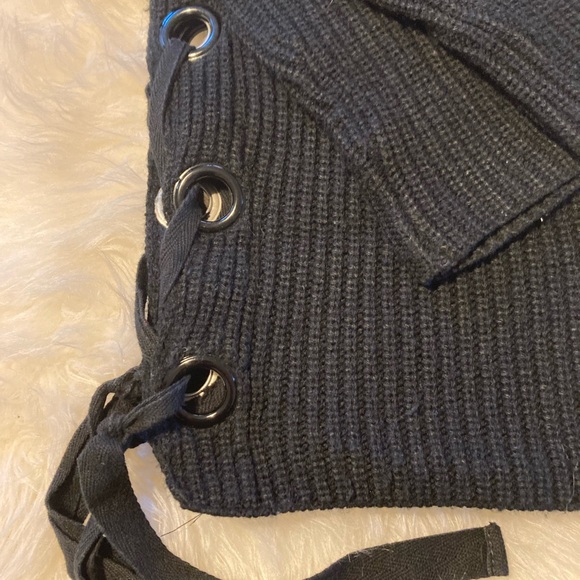 Grommet Crew Neck Sweater, black, size medium - Picture 5 of 9